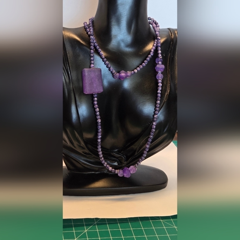 Elegant Dyed Glass Purple Beaded Necklace - Picture 11 of 11
